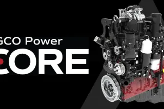 Motor AGCO Power Core na černém grafickém pozadí