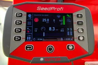 Ovládací terminál Güttler SeedProfi zblízka
