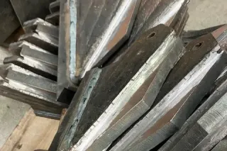 Detail ocelových opotřebitelných dílů pro zemědělské stroje