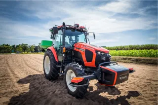 Traktor Kubota Agri Robo na poli