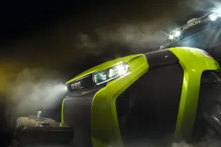 Detail přední části traktoru Claas Xerion 12