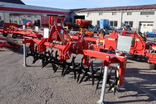 Traktory před střediskem BV-Technika Polanka nad Odrou