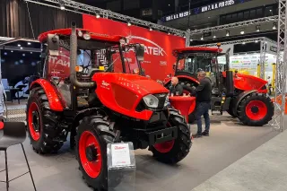 Traktor Zetor vystavený na veletrhu AGROMEK.