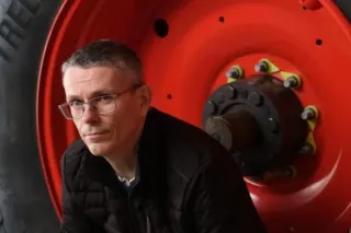 Tomáš Kvapil u traktoru