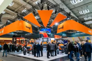 Expozice traktorů TAFE na veletrhu Agritechnica