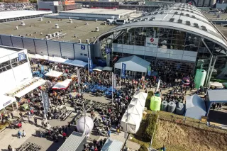 Letecký pohled na návštěvníky veletrhu Agrotech Expo