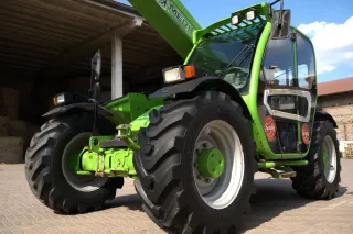 Pneumatiky BKT CON STAR nasazené na teleskopickém manipulátoru Merlo na farmě Scaglia