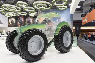 Pneumatiky AGRIMAX V-FLECTO na skleněném modelu traktoru