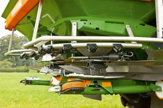 Detail rozmetadla Amazone s rozmetacími kotouči