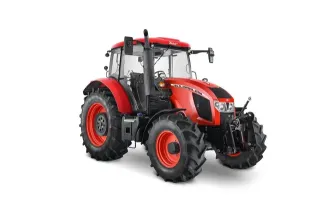Červený traktor Zetor na bílém pozadí