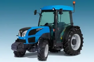 Modrý traktor Landini Rex na světlém pozadí
