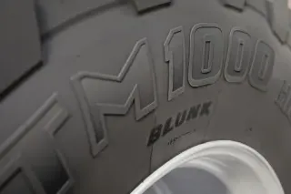Detail bočnice pneumatiky Trelleborg TM1000