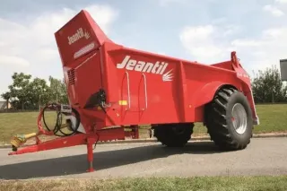 Červený zemědělský návěs Jeantil