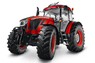 Červený traktor Zetor Crystal na bílém pozadí