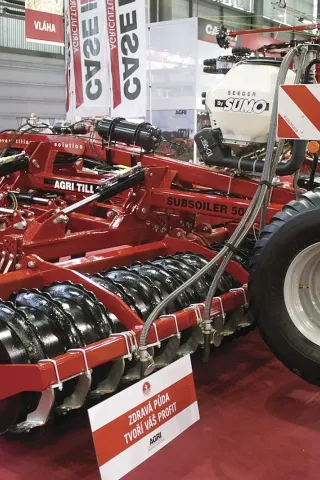 Techniku na zpracování půdy a setí AGRI CS a.s. prezentuje pod názvem AGRI FARMING SOLUTIONS