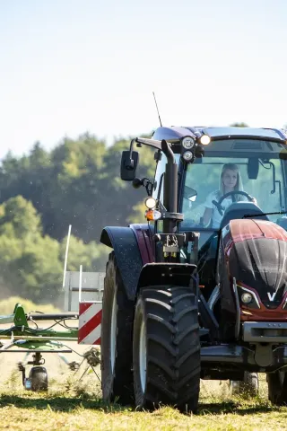 Valtra A HiTech 4