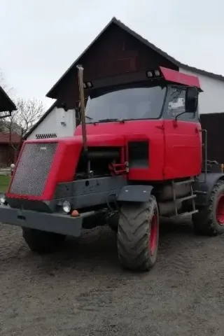 Traktor vyrobený v domácích podmínkách a z běžně dostupných dílů - Praga, Liaz, Zetor apod.