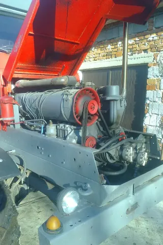 Traktor vyrobený v domácích podmínkách a z běžně dostupných dílů - Praga, Liaz, Zetor apod.
