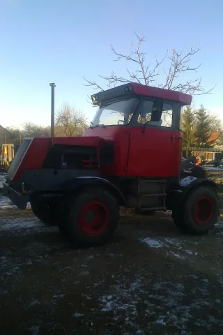 Traktor vyrobený v domácích podmínkách a z běžně dostupných dílů - Praga, Liaz, Zetor apod.