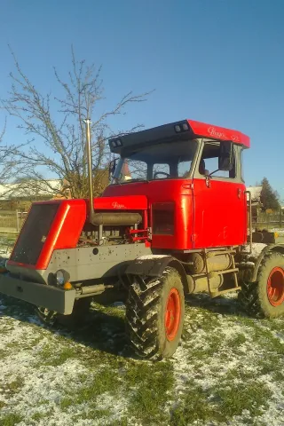 Traktor vyrobený v domácích podmínkách a z běžně dostupných dílů - Praga, Liaz, Zetor apod.