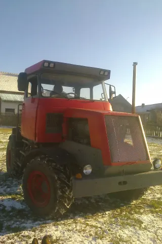 Traktor vyrobený v domácích podmínkách a z běžně dostupných dílů - Praga, Liaz, Zetor apod.