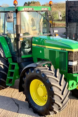 John Deere 7810 v originálním stavu byl nedávno na prodej