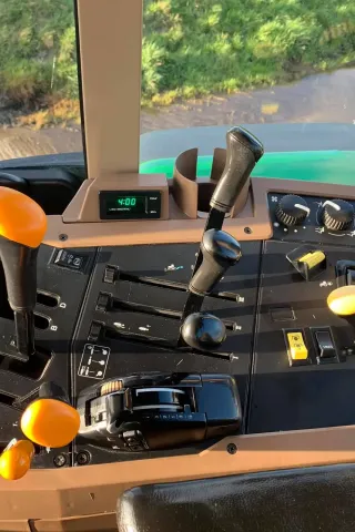 John Deere 7810 v originálním stavu byl nedávno na prodej