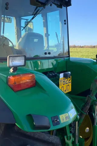 John Deere 7810 v originálním stavu byl nedávno na prodej