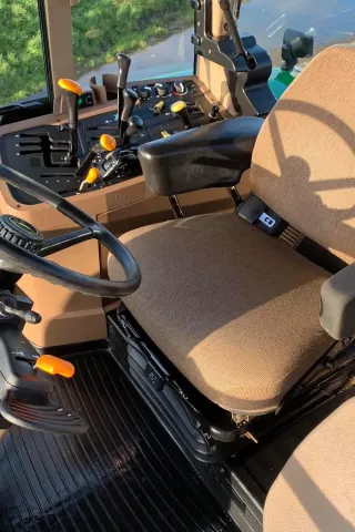 John Deere 7810 v originálním stavu byl nedávno na prodej