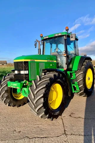 John Deere 7810 v originálním stavu byl nedávno na prodej