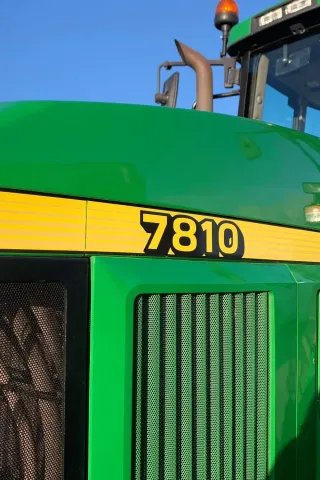 John Deere 7810 v originálním stavu byl nedávno na prodej