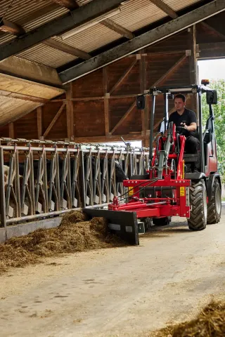 Nový elektrický nakladač Weidemann Hoftrac 1190e bez emisí s lithium-iontovou baterií.