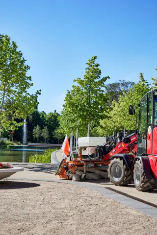 Nový elektrický nakladač Weidemann Hoftrac 1190e bez emisí s lithium-iontovou baterií.