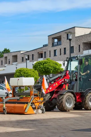 Nový elektrický nakladač Weidemann Hoftrac 1190e bez emisí s lithium-iontovou baterií.
