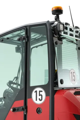 Nový elektrický nakladač Weidemann Hoftrac 1190e bez emisí s lithium-iontovou baterií.