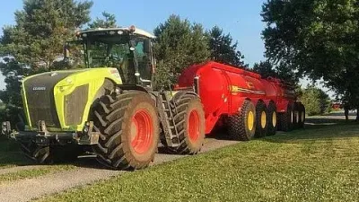 Claas Xerion 5000 a cisterna Nuhn