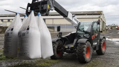 Nosnost teleskopického nakladače činí 4300 kg