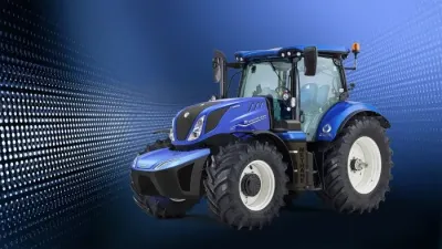 Modrý traktor New Holland na výstavě