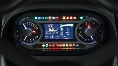 Detail digitální přístrojové desky traktoru Zetor