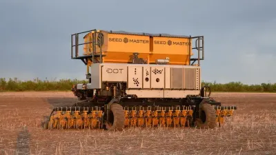 Bezpilotní polní stroj DOT se secí nástavbou SeedMaster