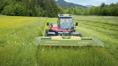 Žací stroj Krone EasyCut Highland na louce