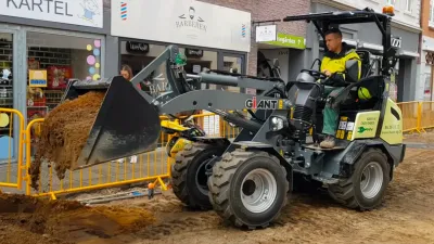 Elektrický nakladač Tobroco Giant přemísťuje materiál