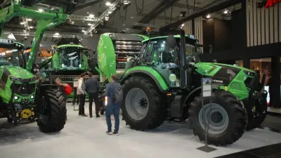 Expozice traktorů Deutz-Fahr na veletrhu