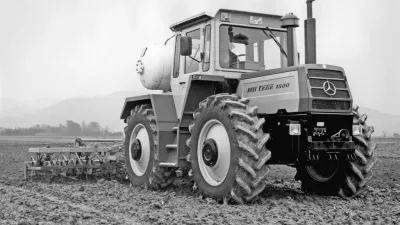 Historický černobílý snímek traktoru MB-trac