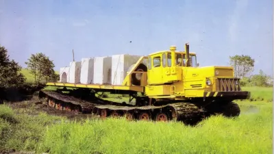 BT361А-01 s nákladem na plošině při překonávání bažiny. Zdroj foto - Jurij Leontjev