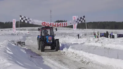 Přesnost a rychlost. Traktorový biatlon z pohledu řidiče. Oblíbené kratochvíle se účastní elita z Ruska a Běloruska. Zdroj foto - Vladimir Oreshko