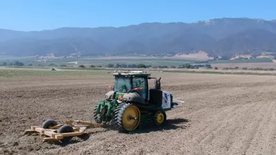 John Deere koupil startup Bear Flag Robotics, aby urychlil vývoj autonomních technologií