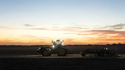 John Deere představil autonomní traktor. Už letos zamíří do prodeje!