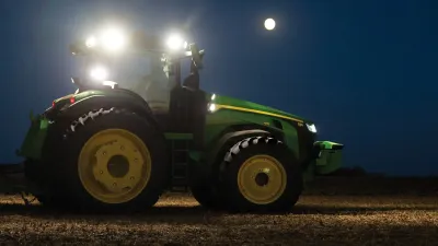 John Deere představil autonomní traktor. Už letos zamíří do prodeje!