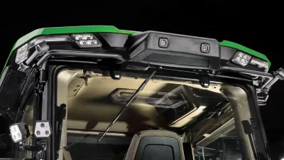 John Deere představil autonomní traktor. Už letos zamíří do prodeje!
